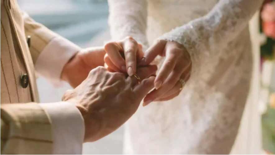 عکس/ راهکار باورنکردنی دختر 40 ساله برای حل مشکل خواستگار نداشتن
