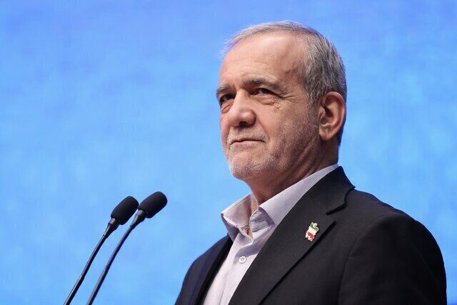 پزشکیان در گفت‌وگو با نخست وزیر مالزی: کشورهای اسلامی با دیپلماسی فعال مانع ادامه جنایات در غزه شوند