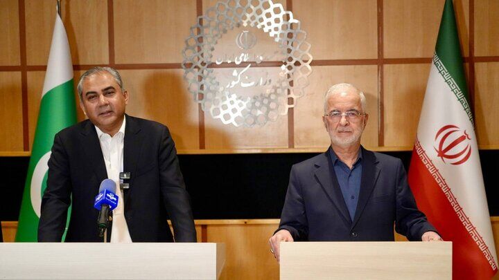 وزیر کشور پاکستان: نامه ویژه فرمانده ارتش برای رهبری آورده‌ام/ تلاش برای کاهش تنش ایران و آمریکا
