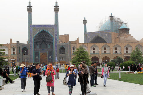 جنجال ۵ یورویی در بهارستان؛ نمایندگان مجلس عوارض جدیدی برای گردشگران خارجی وضع کردند
