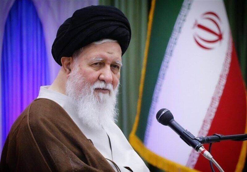 علم الهدی: شرافت و عظمت تجمعات شبانه مردم برای پیامبر، به مراتب بیشتر از نماز است و باعث شده در زمینه حفظ شرافت پیامبر، در برابر خداوند سرافراز باشیم