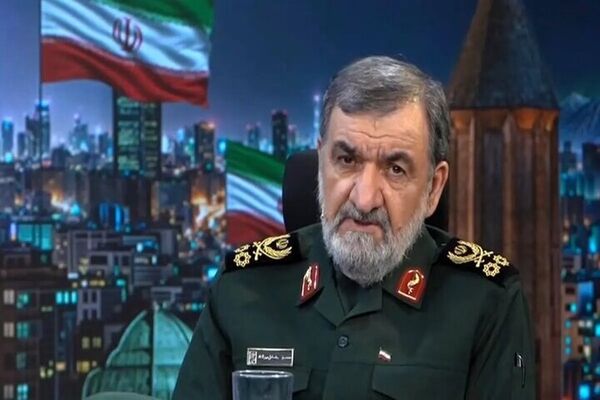 محسن رضایی: رهبری اجازه امضای تفاهم نامه را دادند / آمریکا پل‌های هرمزگان را با نیت حمله زمینی زد/ آماده بودیم به ۳ منطقه از اوکراین حمله کنیم/ به هیچ وجه اجازه باز شدن کریدور دوم در تنگه هرمز را نمی‌دهیم