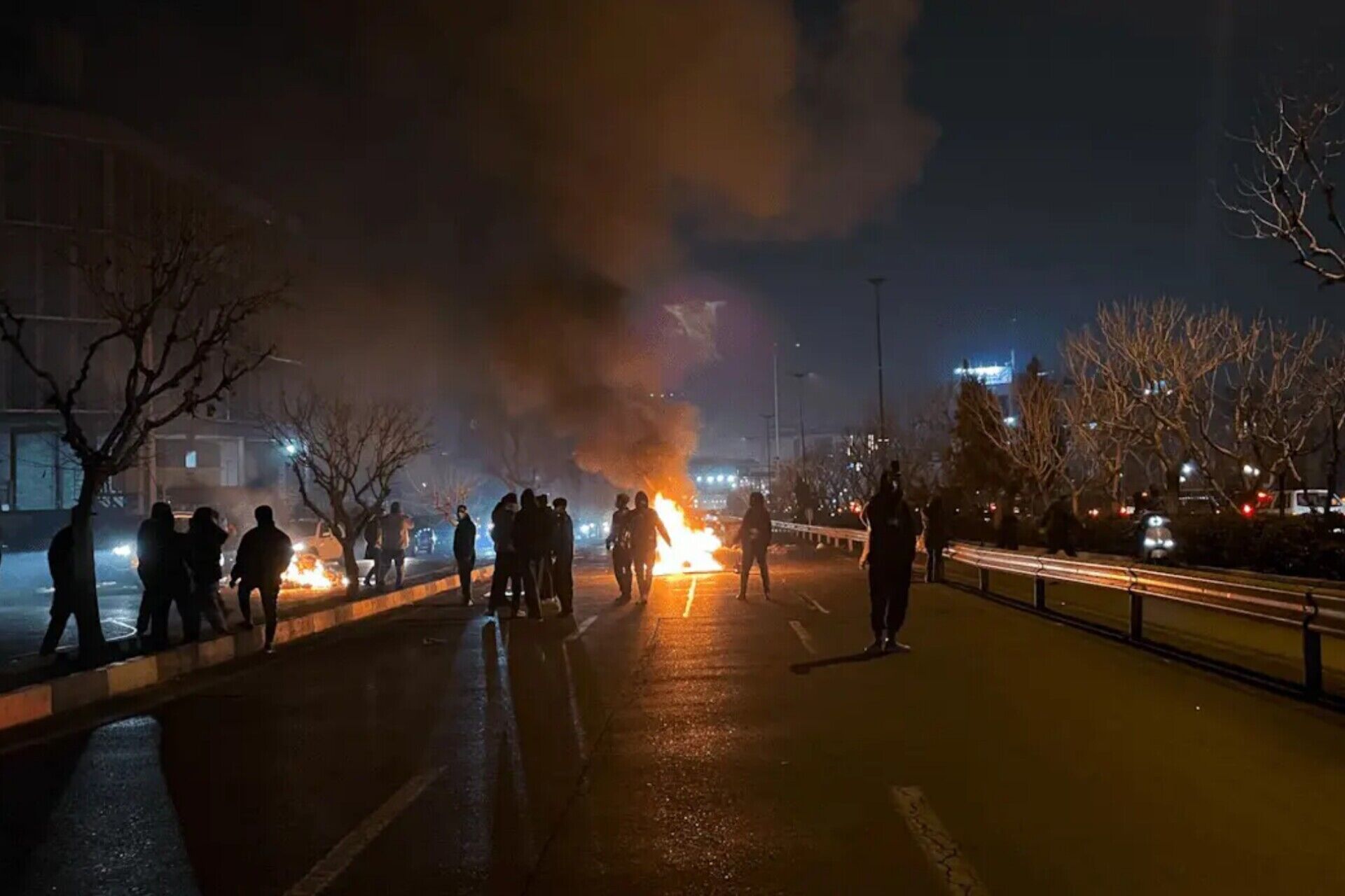سخنگوی وزارت بهداشت: پیرامون حوادث اخیر، تا این لحظه نزدیک به ۱۳ هزار عمل جراحی انجام شده/ حدود ۳۰۰ نفر در بیمارستان‌ها بستری هستند/ بیشترین استان‌هایی که درگیر حوادث بوده‌اند، تهران، اصفهان و خراسان رضوی هستند