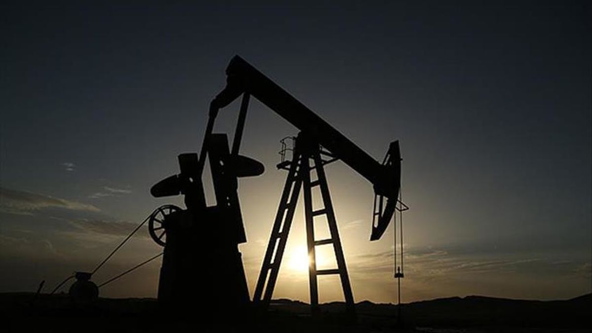 افزایش نرخ بهره گریبان نفت را رها نمیکند
