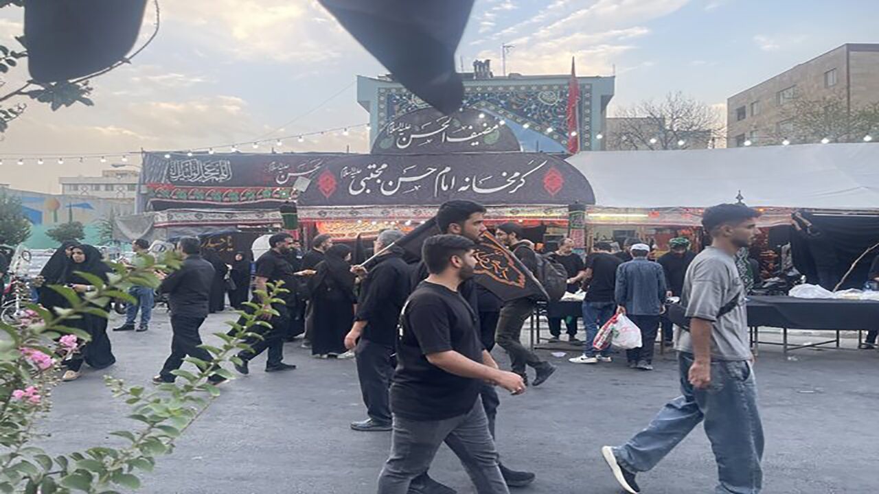 آغاز مراسم راهپیمایی جاماندگان اربعین در تهران + تصاویر