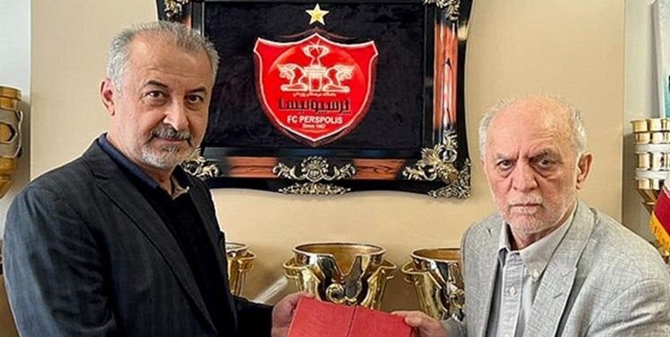 اعتراض محمود خوردبین؛ به خاطر همشهری بودن می‌خواهید استقلال را قهرمان کنید/ حق پرسپولیس این نبود