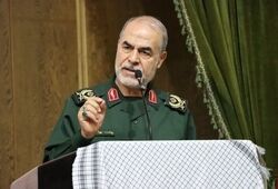معاون سیاسی سپاه: با جنجال برخی انسان رسانه‌ها، روایت‌های نادرست نسبت به تفاهمنامه پایان جنگ پررنگ شد / نگاه رهبری نسبت به تفاهمنامه‌ پایان جنگ بسیار روشن است؛ این تفاهمنامه از موضع عزت و قدرت، با شروطی مشخص بوده