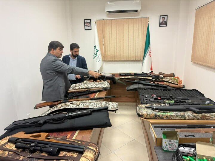 کشف مواد منفجره، سلاح و مهمات جنگی در اردکان؛ ۲ نفر دستگیر شدند