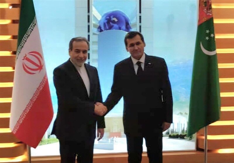 دیدار و گفتگوی وزرای خارجه ایران و ترکمنستان در عشق آباد