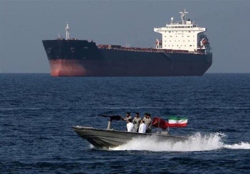 ارتش: با وجود تهدیدات متعدد نیروی دریایی آمریکا، نفتکش ایرانی «سیلی سیتی» وارد آب‌های سرزمینی ایران شد