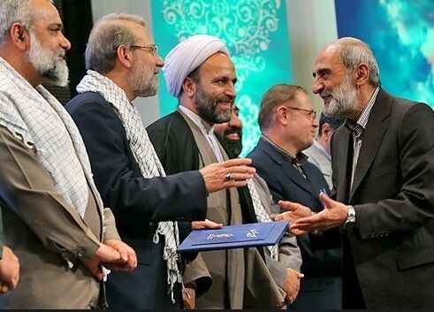 روزنامه حسین شریعتمداری حامی علی لاریجانی شد!