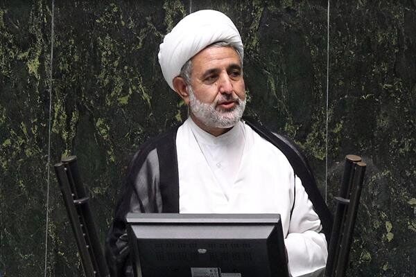 رئیس‌جمهور جای سفرهای استانی به وزارتخانه‌ها سر بزند/ بانیان وضع موجود ته‌ریش گذاشته‌اند و با شعارهای جدید، همان کارهای قبلی را می‌کنند