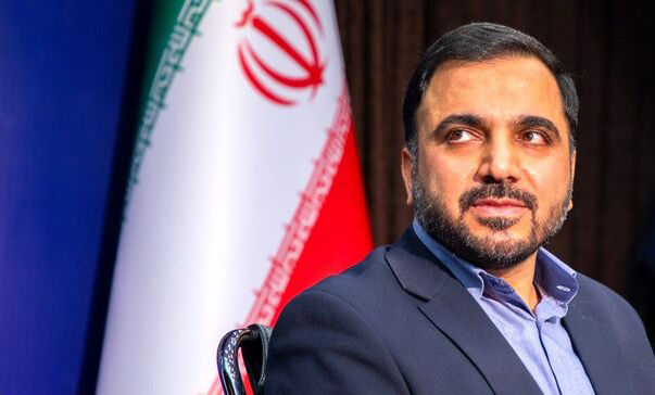 مداح معروف: اگر وزیر دولت قبل بود خودشان را جر می‌دادند+ عکس